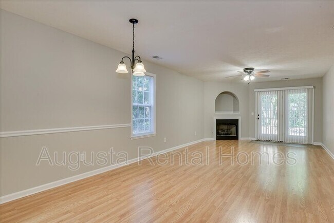 Building Photo - 110 Kelly Dr