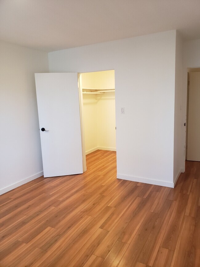 Photo du bâtiment - 639-639 Constance Ave