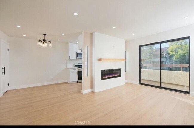 Foto del edificio - 18028 Saratoga Way