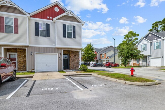 Building Photo - Charming 3-Bedroom Townhome
