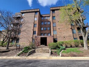 Building Photo - 420 Walnut Creek Rd