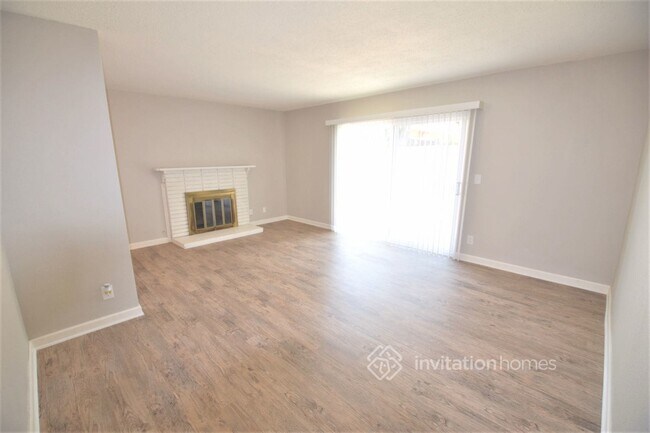 Building Photo - 22537 Thrush St