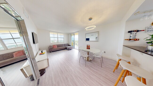 Foto del edificio - 215 SW 42nd Ave