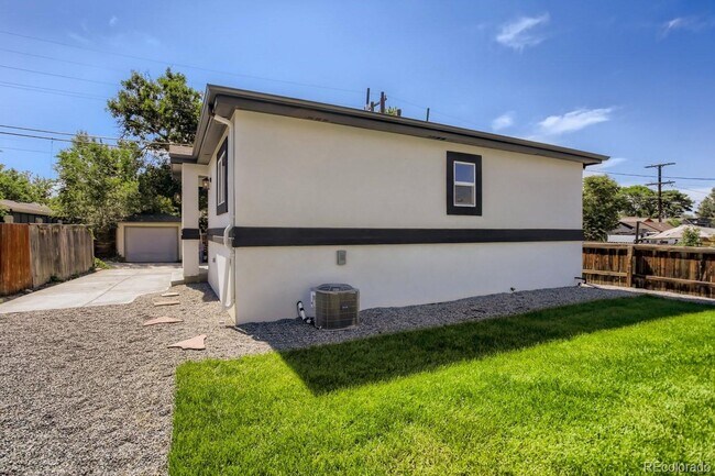 Building Photo - Fully Remodeled House and ADU