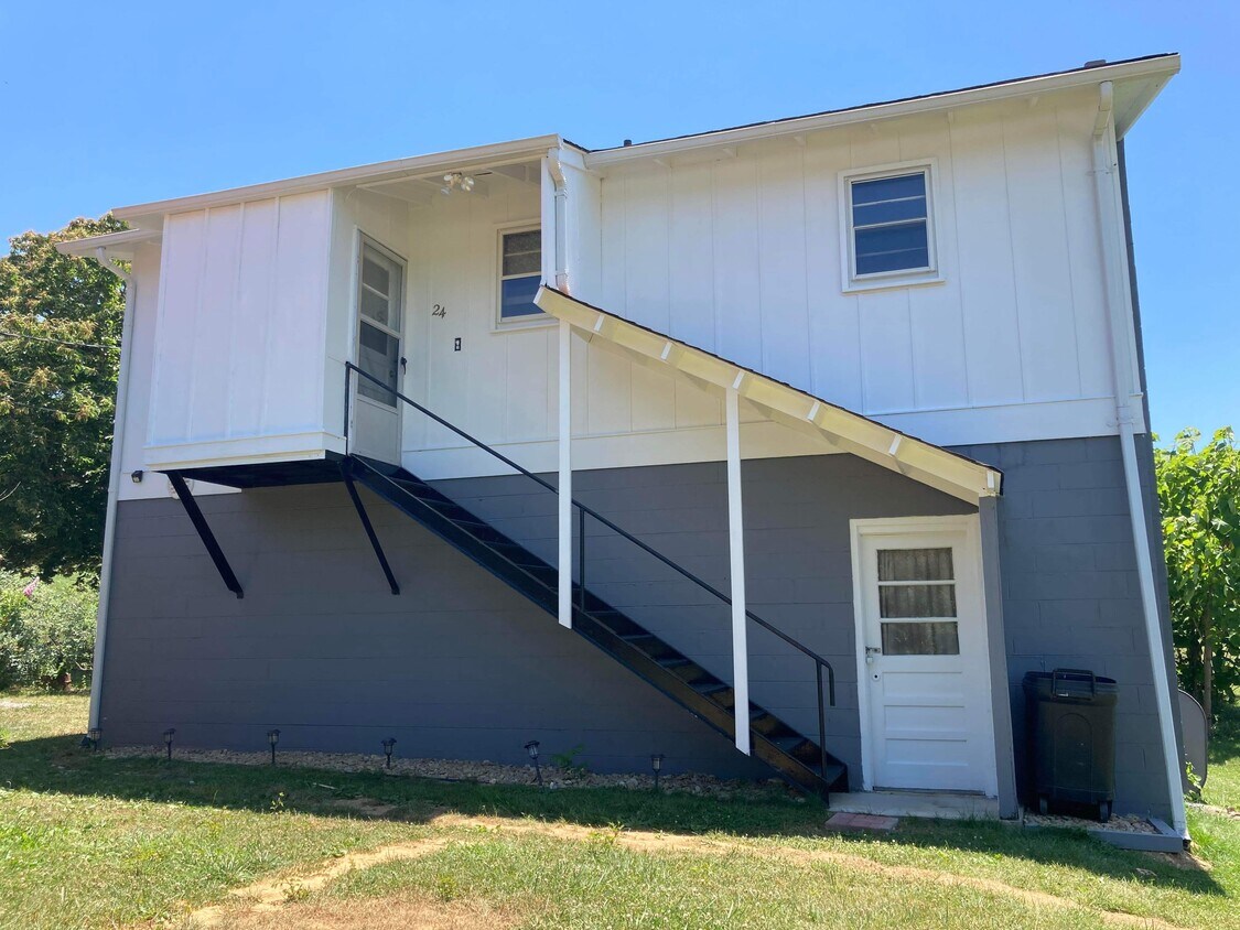 24 Boones Farm Rd Unit 24, Candler, NC 28715 Apartments in Candler