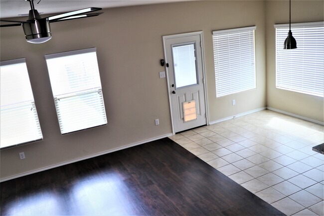 Building Photo - 259 Meadowlands Dr
