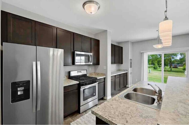Building Photo - 313 Sweetbriar Ct