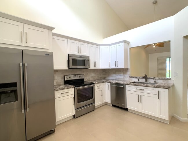 Building Photo - 10459 Lake Vista Cir
