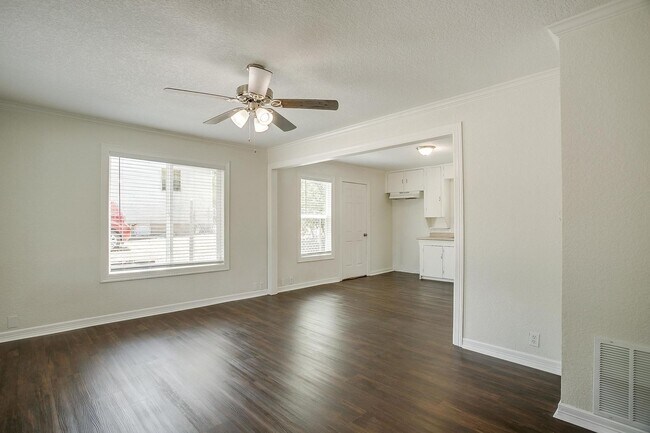Building Photo - Amazing Remodeled 2 Bed, 1 Bath Ready tor ...