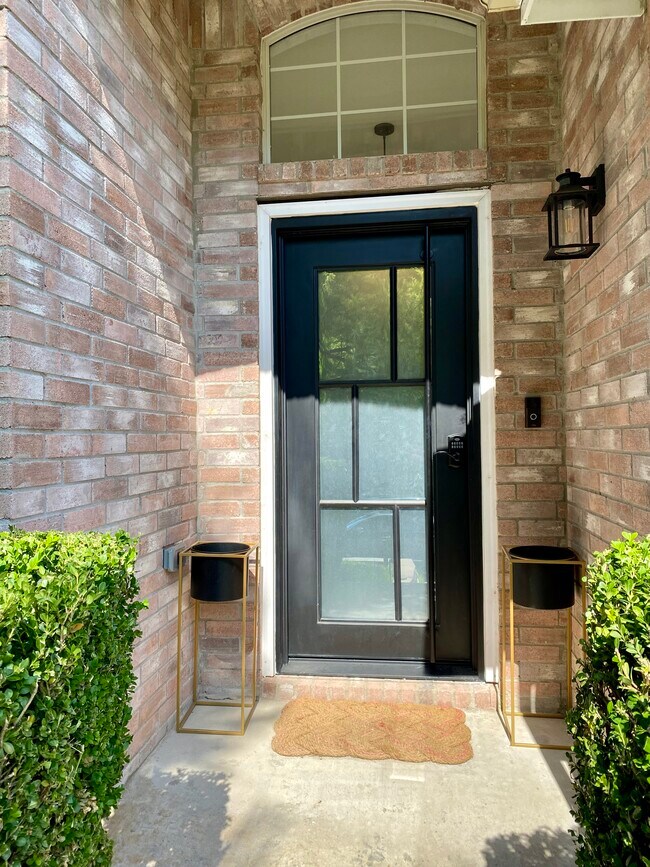 Foto del edificio - 1215 Heather Brook Dr