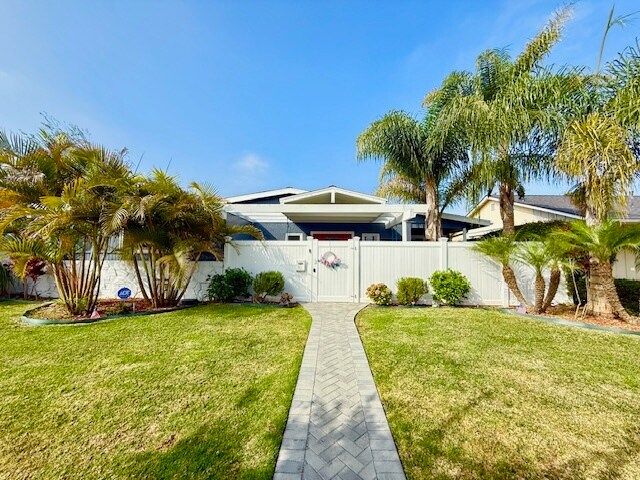 Foto principal - 23205 Anza Ave