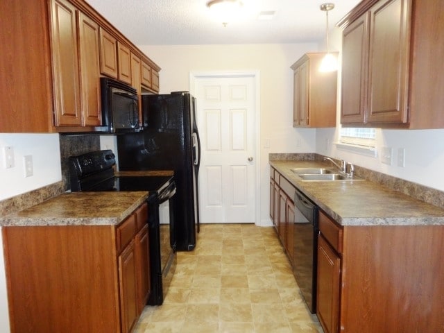 Building Photo - 228 Trickle Dr