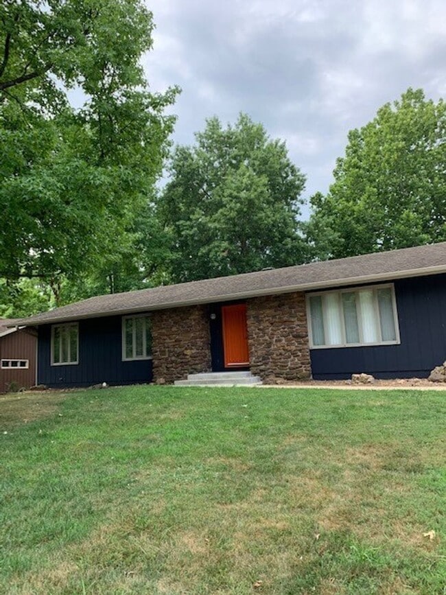 Building Photo - Brentwood South Subdivision - Completely Remodeled 3 Bedroom 2 Bath Home With Huge Backyard!