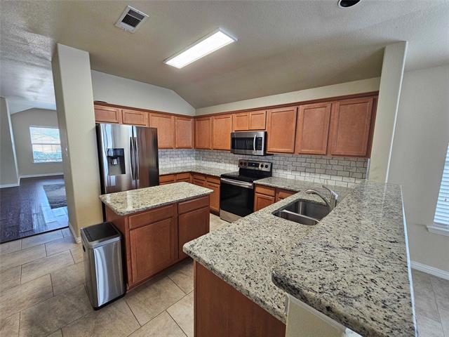 Building Photo - 520 Creekside Dr