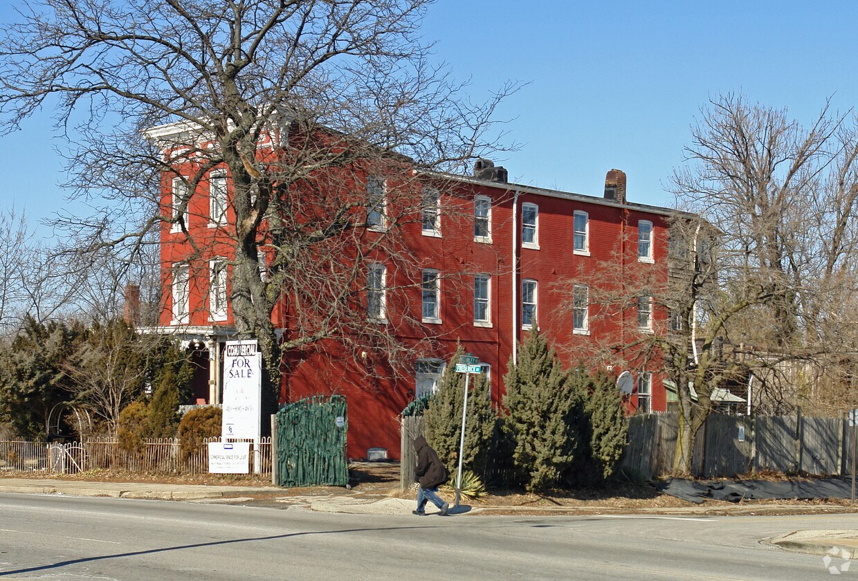 Primary Photo - 3422 Frederick Ave