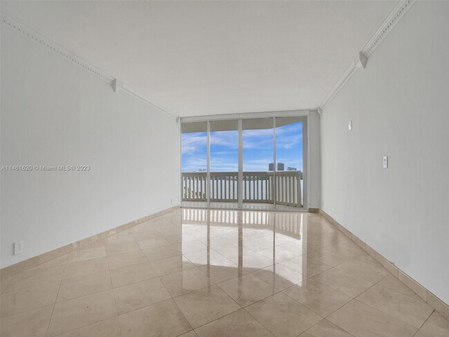Building Photo - 1000 W Island Blvd