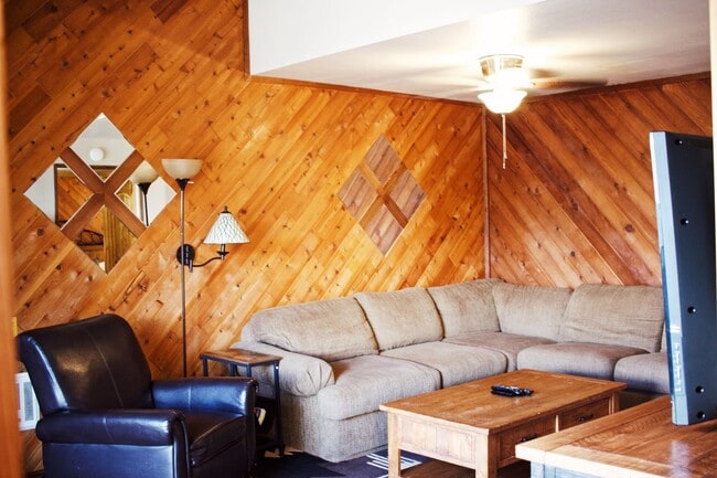 Building Photo - Spacious 3 Bed + Loft, 2 Bath Retreat! AVA...