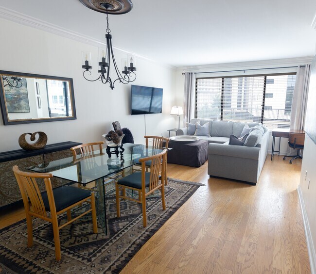 Foto del edificio - 3481 Lakeside Dr NE