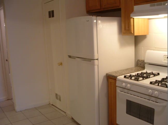 Building Photo - 51 Poinsettia Ave