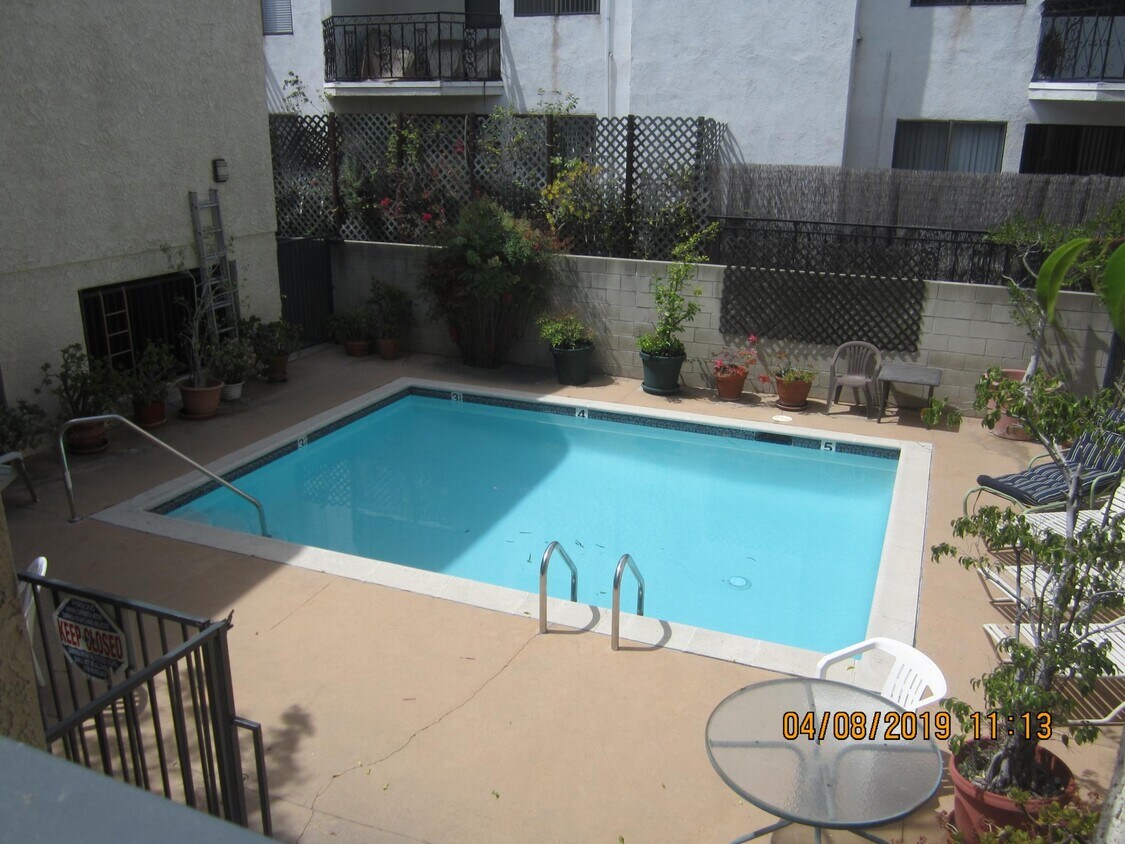 Foto principal - 12701 Moorpark St