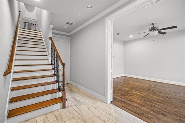 Building Photo - 660 S Pearl Expy