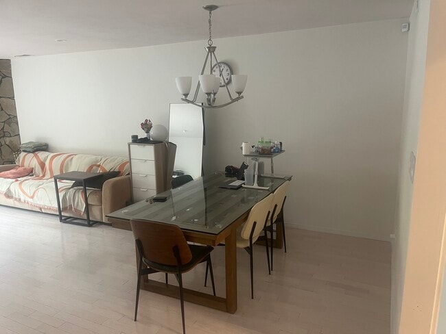 Foto del edificio - 7 Village Ln