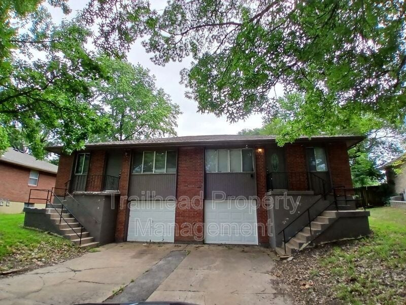 Primary Photo - 1026 SW Kingscross Rd