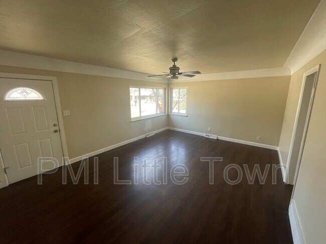 Foto del edificio - 652 Cody St