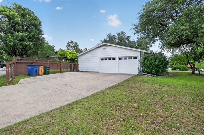 Building Photo - 6700 La Salle Dr