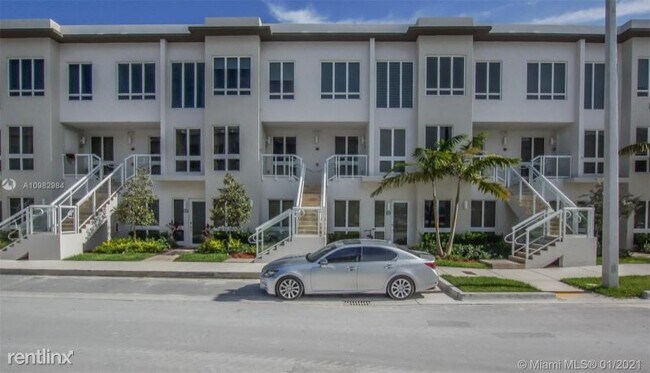 Building Photo - 10260 NW 63rd Terrace