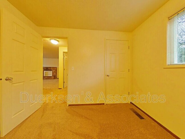 Foto del edificio - 1649 NW Division St