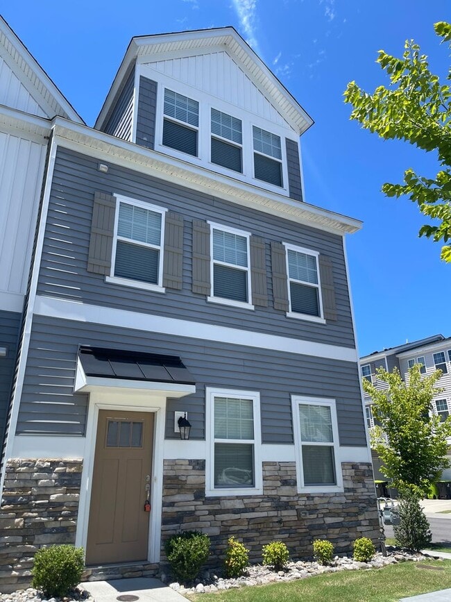 Building Photo - 1801 Moravian Walk