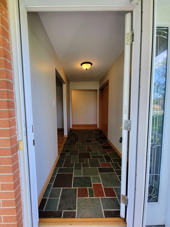 Building Photo - 2276 White Rd