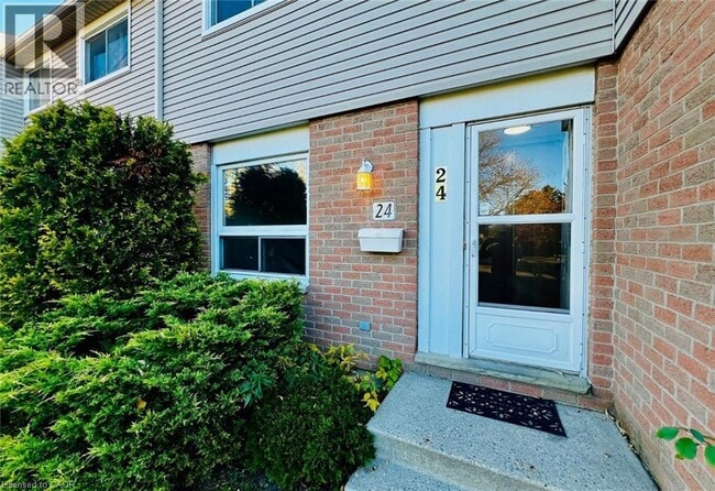 Building Photo - 210 Carlyle Dr