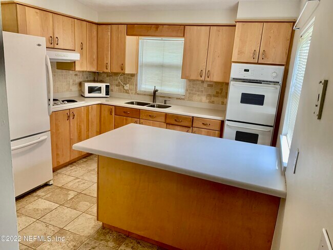 Building Photo - 11303 Americana Ln