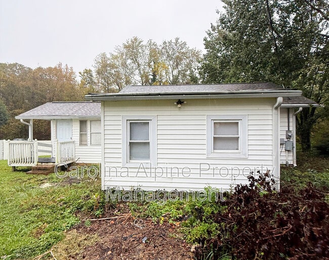 Building Photo - 109 Pine Ave