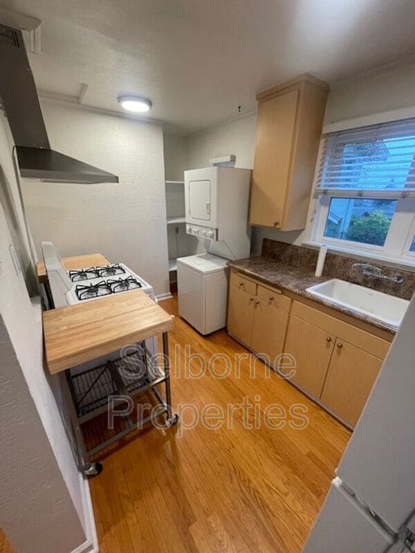 Foto del edificio - 624 Valle Vista Ave