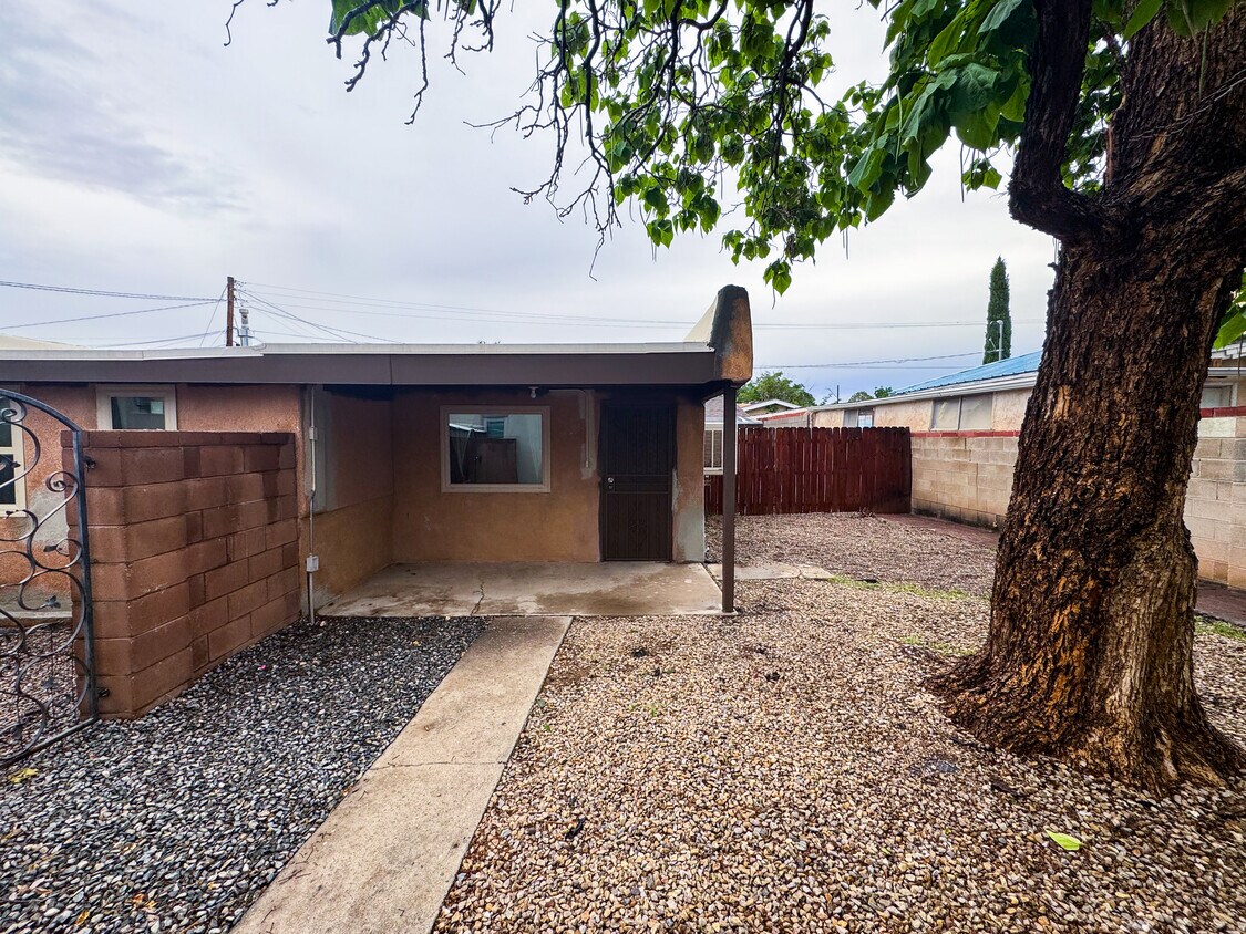 Foto principal - 905 Palo Duro Ave NW