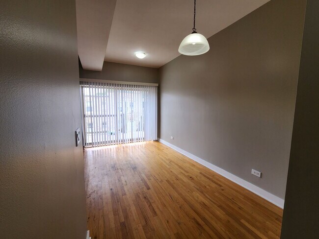 Foto del edificio - 2320 E 70th Pl