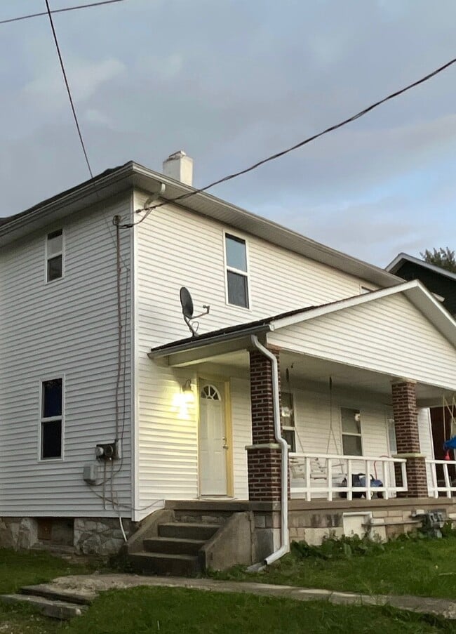 Building Photo - 366 Park St