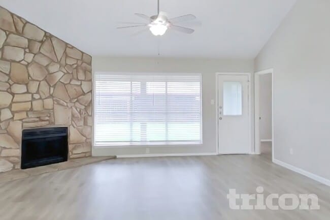 Building Photo - 14831 Waterside Dr