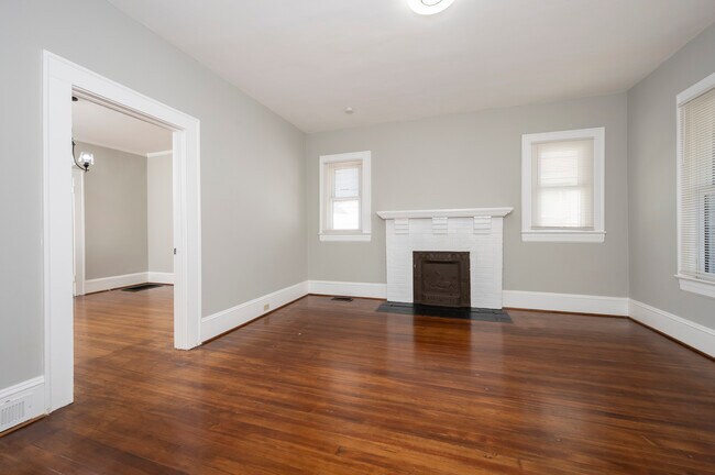 Foto del edificio - 1614 E 1st St