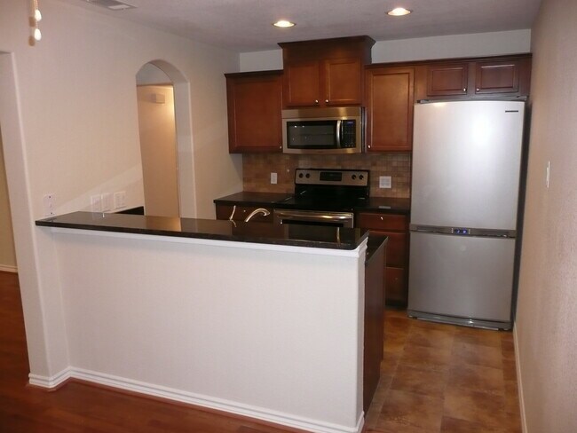 Foto del edificio - 5832 Sandhurst Ln