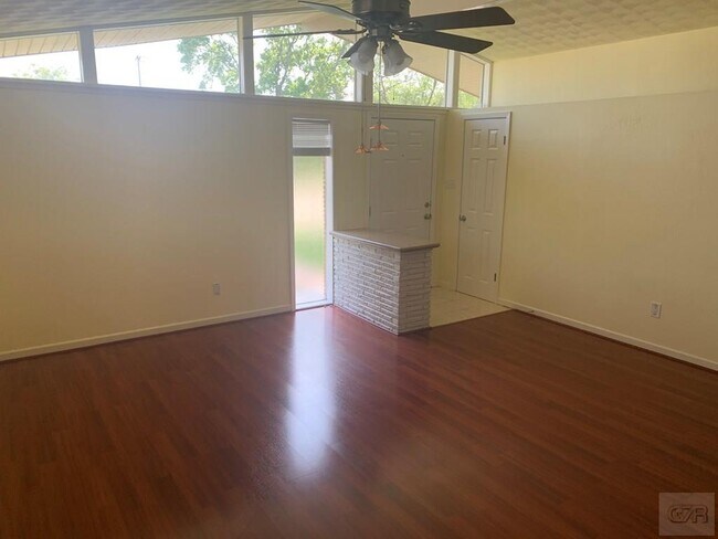 Building Photo - 202 Tuna St