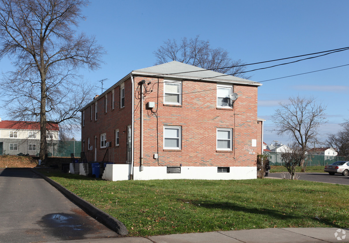 Building Photo - 122 Earle St