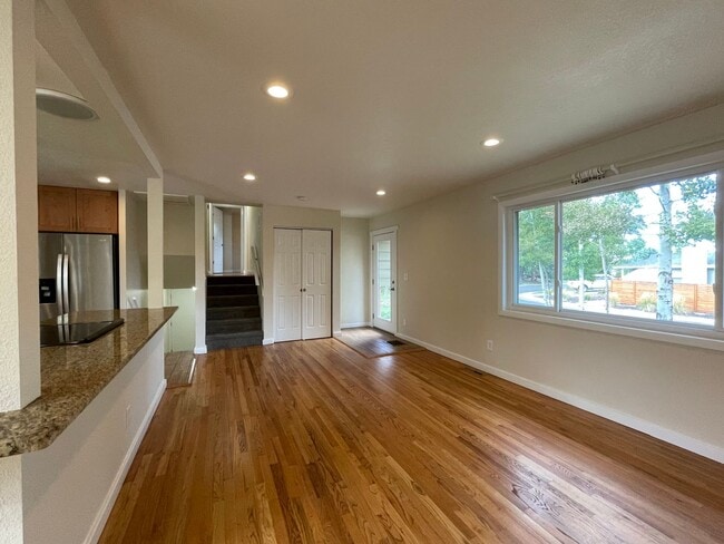 Building Photo - Newly Remodeled 6 Bed 3 Bath Martin Acre’s Home in Boulder- AVAILABLE NOW! (Short Term Lease)