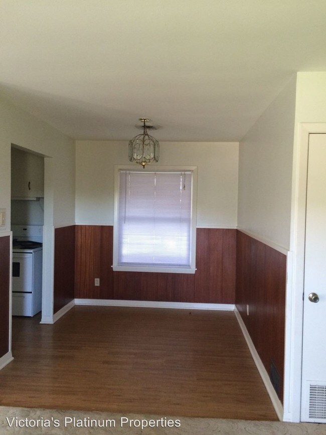 Building Photo - 1904 E Airline Rd