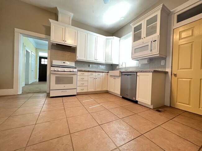 Building Photo - 2 Bedroom/2 Bathroom House in American Fork