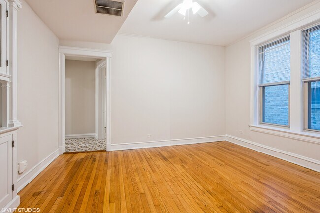 Building Photo - 4002 N Hermitage Ave