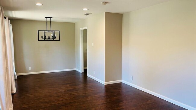 Foto del edificio - 6920 Scenic Brook Dr